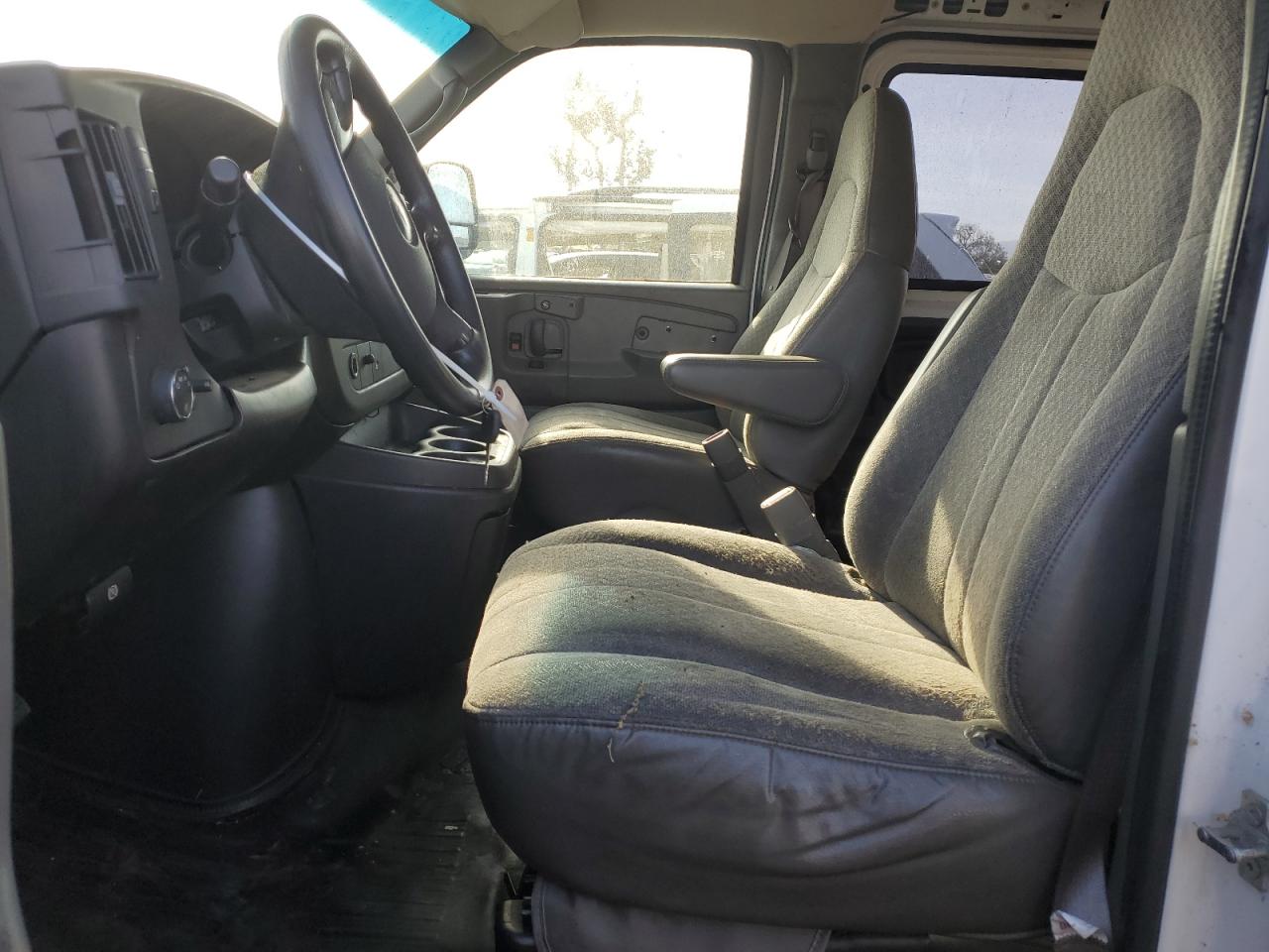 1GCGG29K581130677 2008 Chevrolet Express G2500