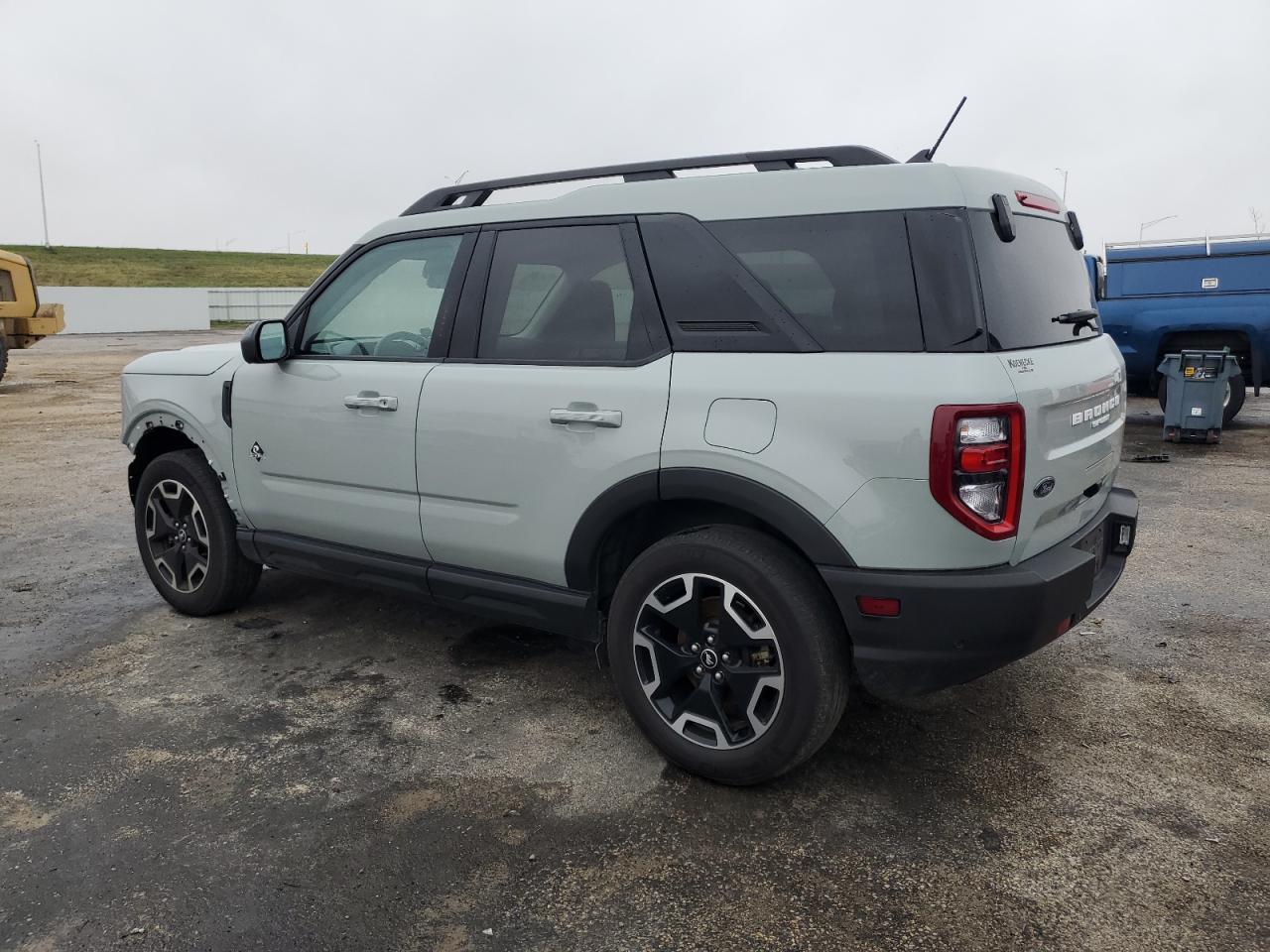 2023 Ford Bronco - Image 2