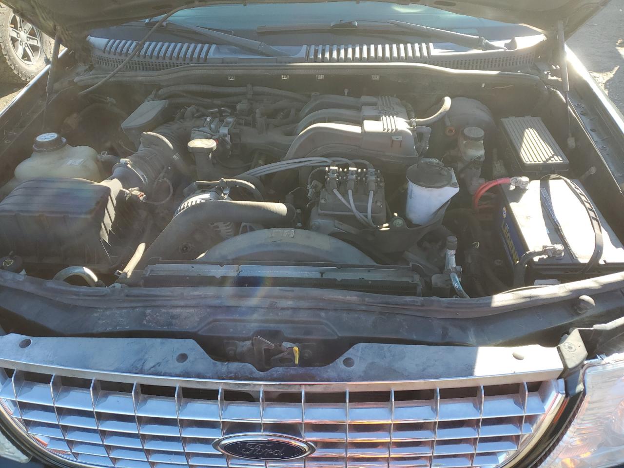 2004 Ford Explorer - Image 12