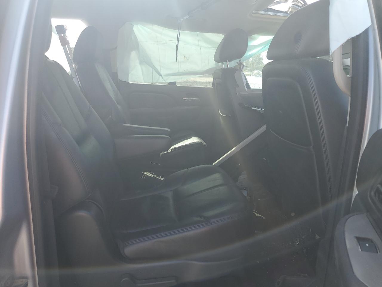 2012 Chevrolet Suburban - Image 12