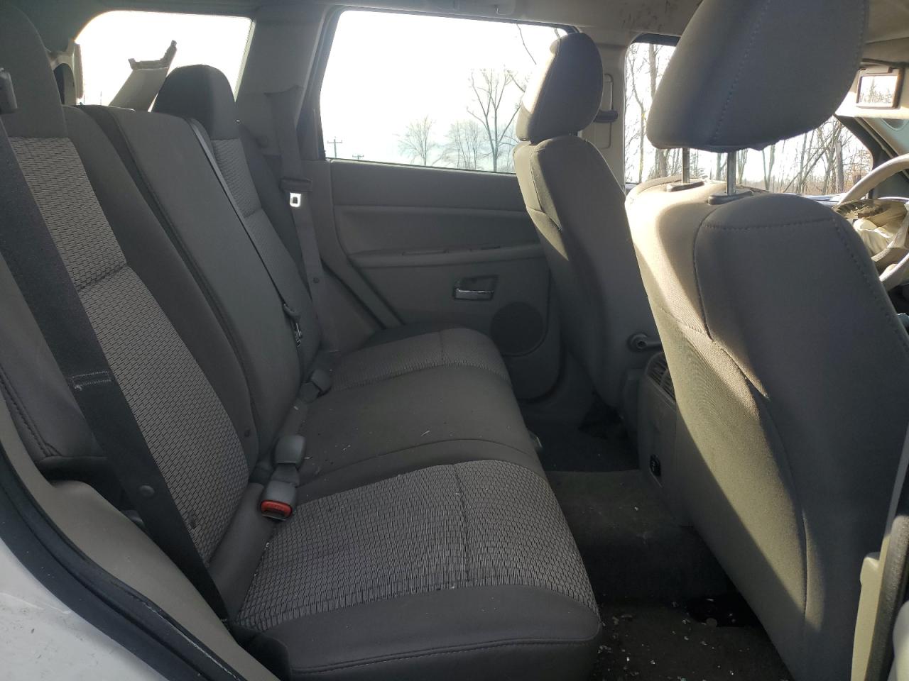 2010 Jeep Grand Cherokee - Image 11
