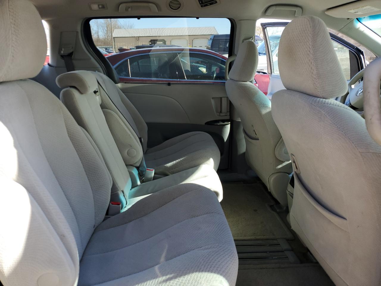 2013 Toyota Sienna - Image 11