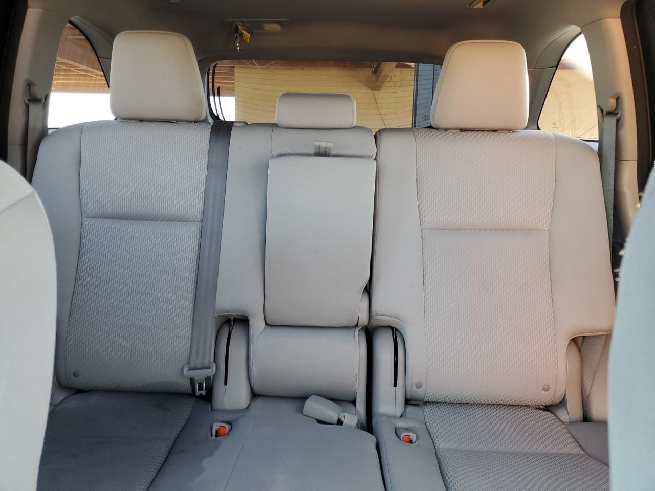 2015 Toyota Highlander - Image 10