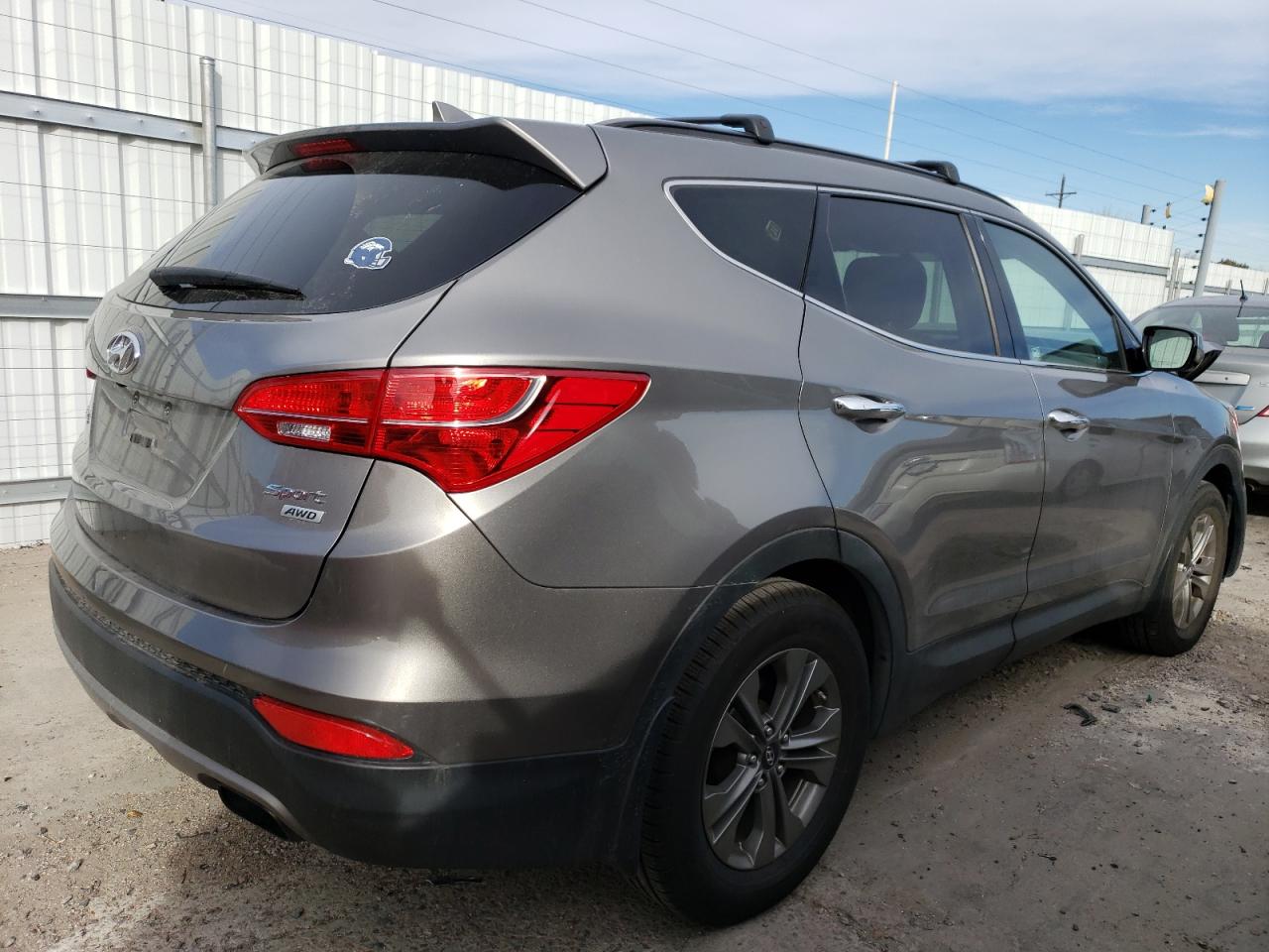2016 Hyundai Santa Fe - Image 3