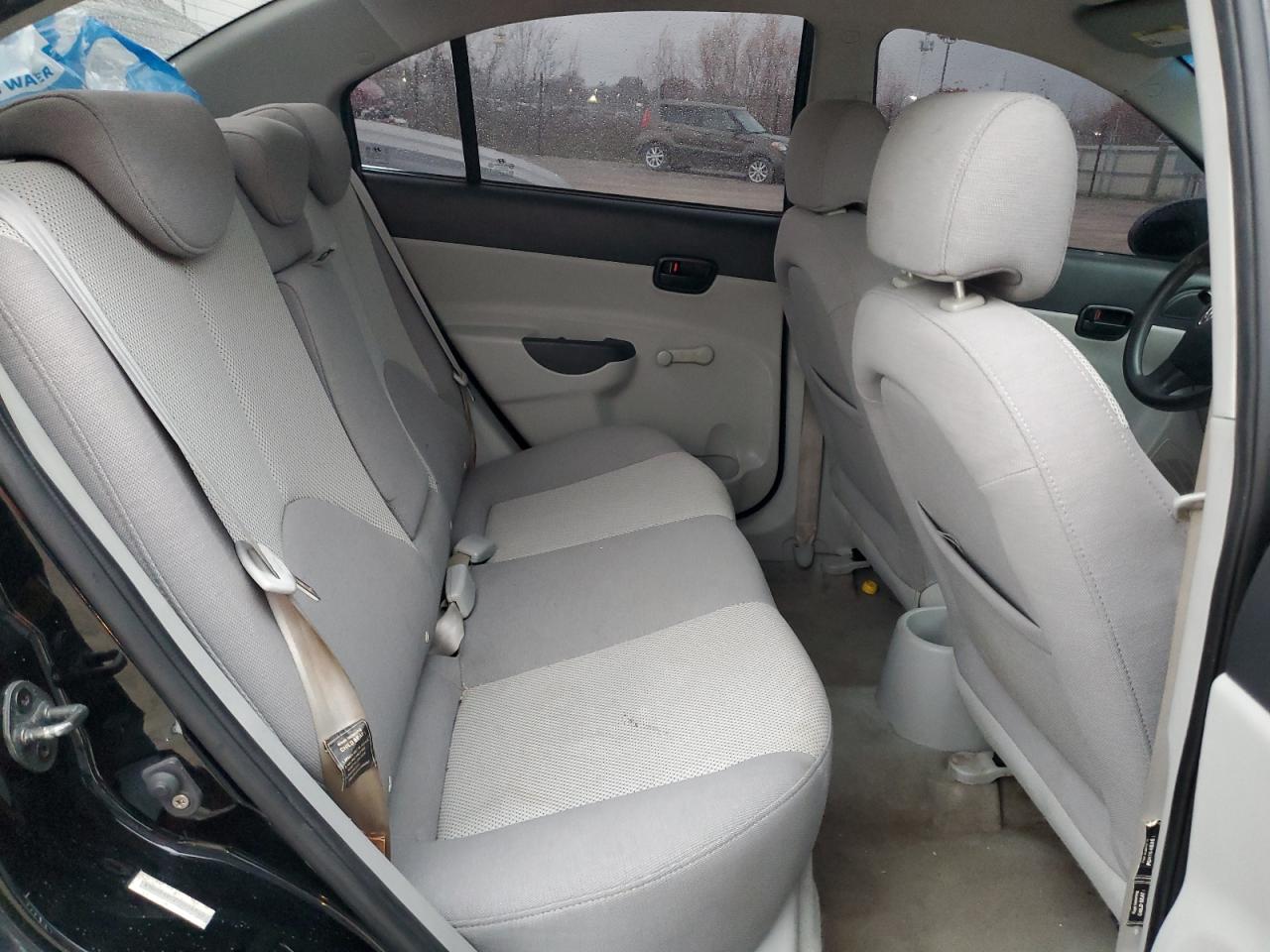 2007 Hyundai Accent - Image 10