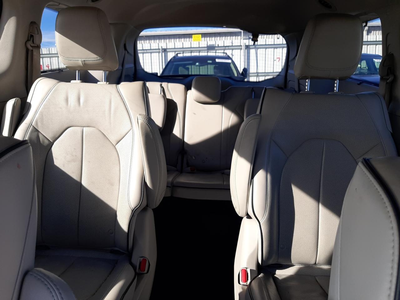 2018 Chrysler Pacifica - Image 10