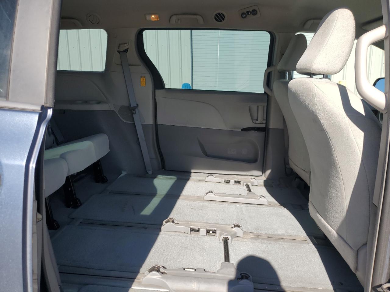 2014 Toyota Sienna - Image 12