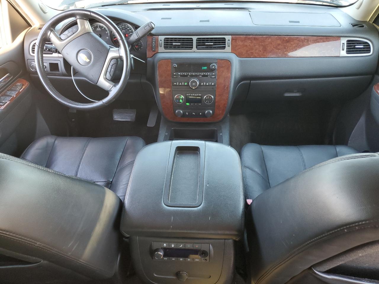 2011 Chevrolet Suburban - Image 8