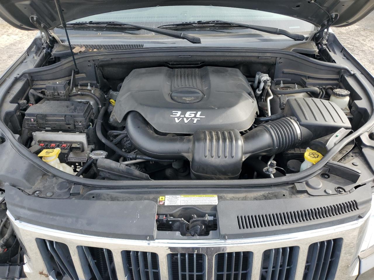 2012 Jeep Grand Cherokee - Image 12
