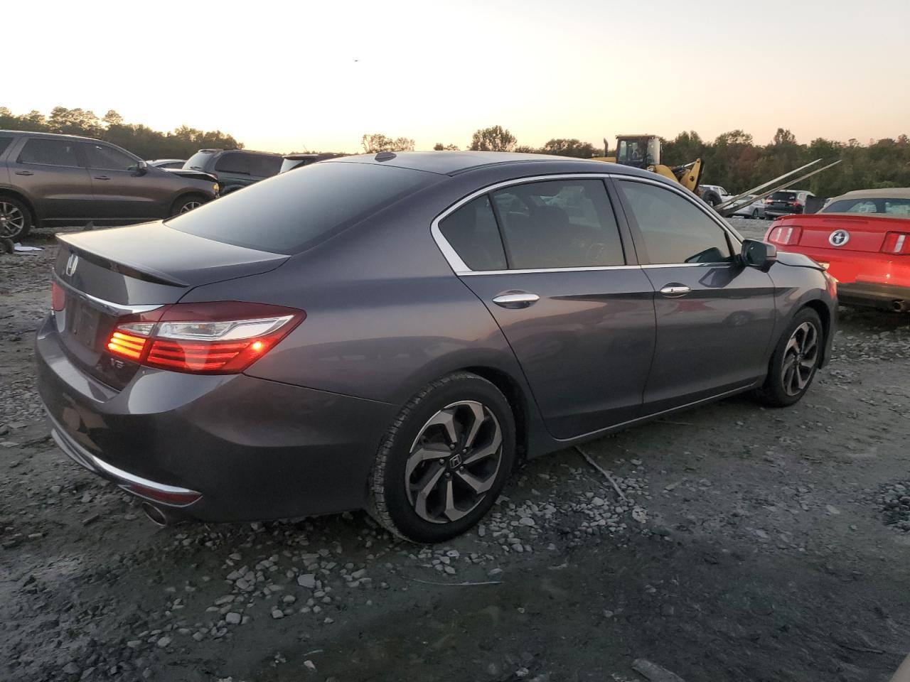 VIN 1HGCR3F86HA034985 2017 HONDA ACCORD no.3