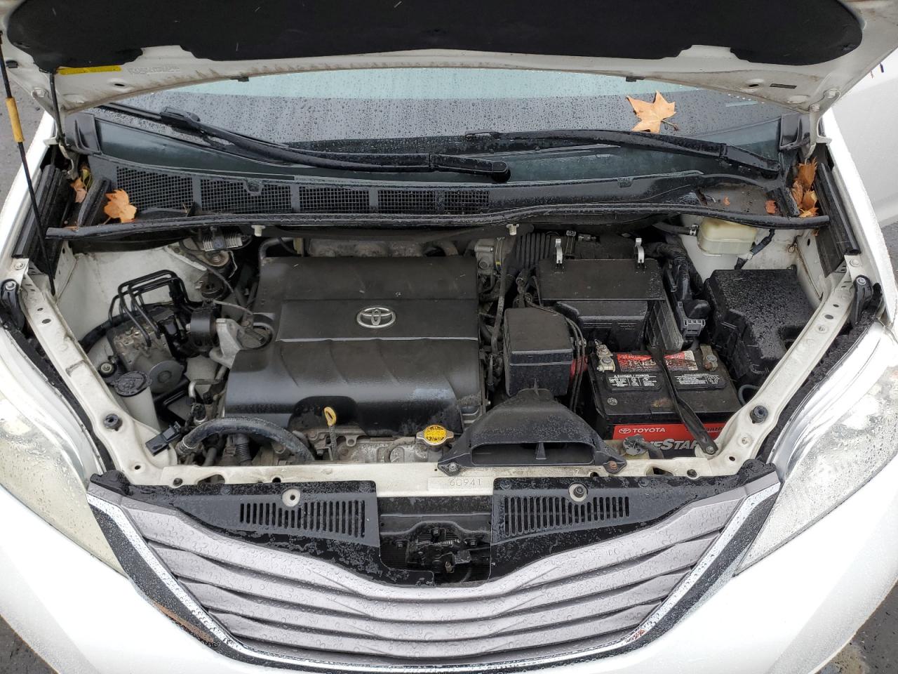 2015 Toyota Sienna - Image 11