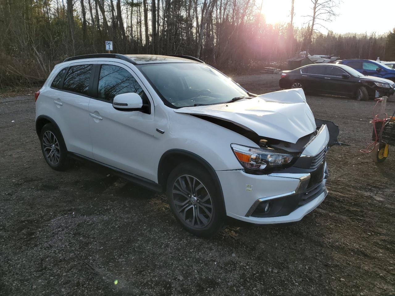 2016 Mitsubishi Outlander - Image 4