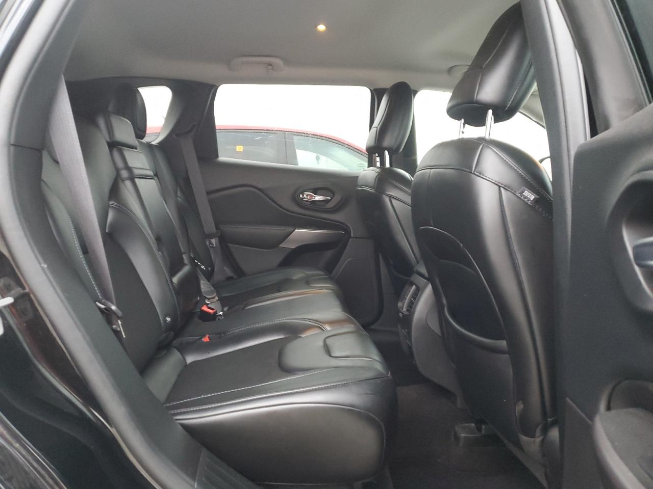 2019 Jeep Grand Cherokee - Image 11