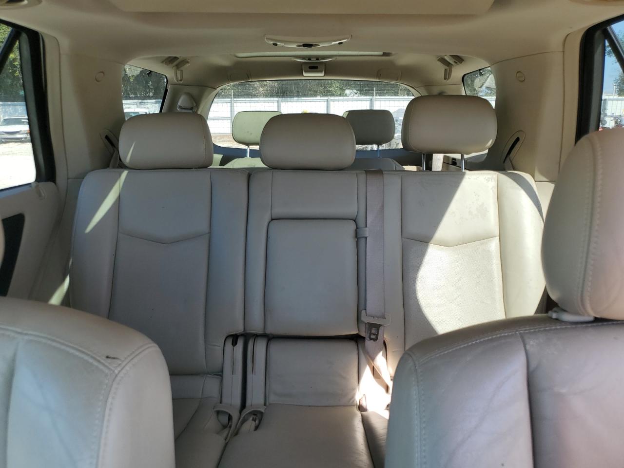 2005 Cadillac SRX - Image 10