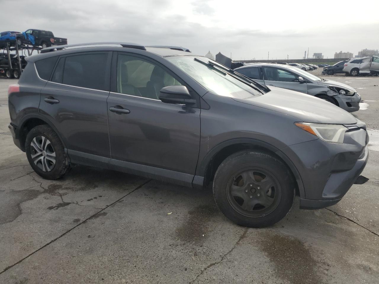 VIN JTMZFREV3HJ701815 2017 TOYOTA RAV4 no.4