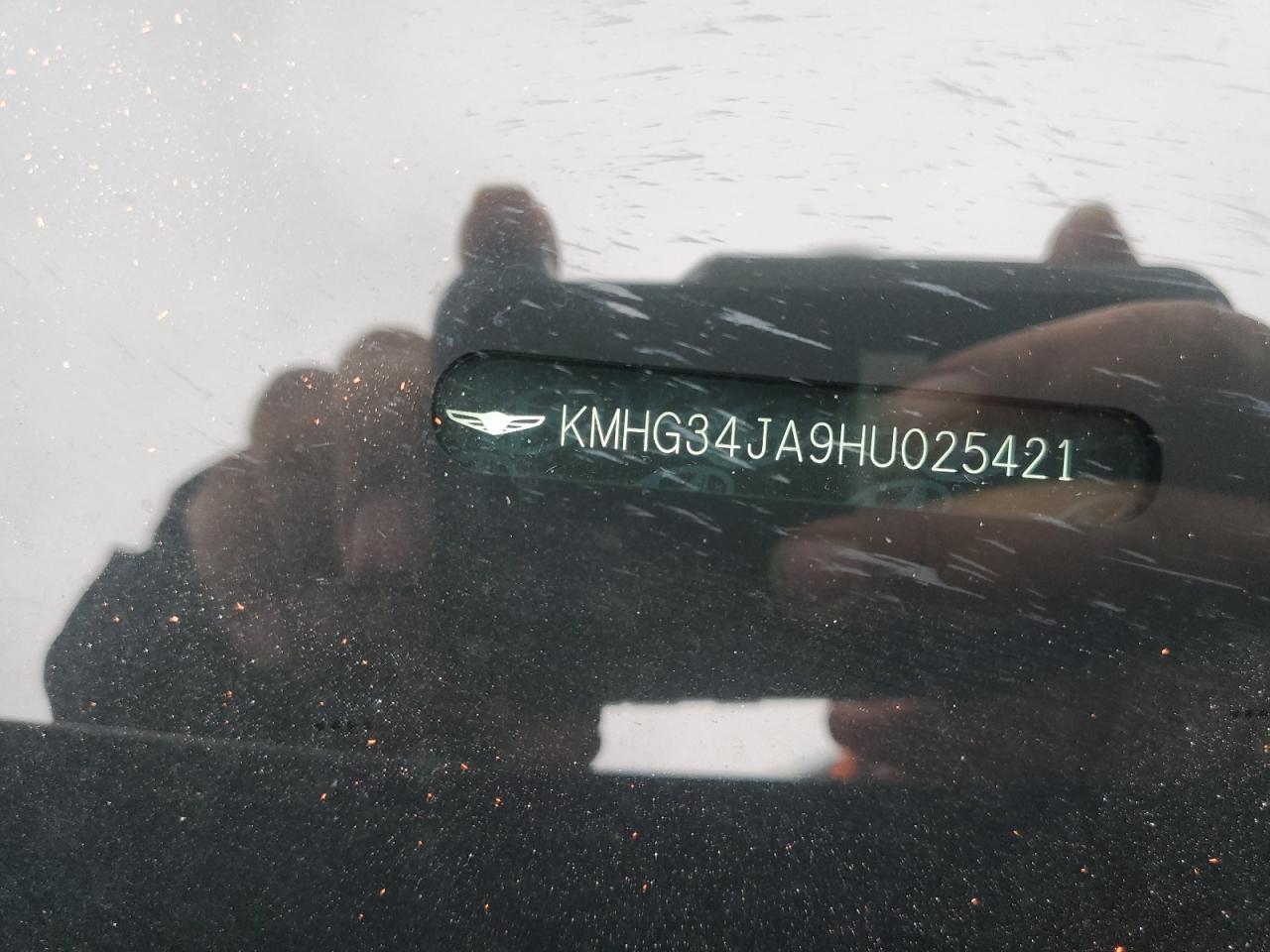 2017 Genesis G90 - Image 12