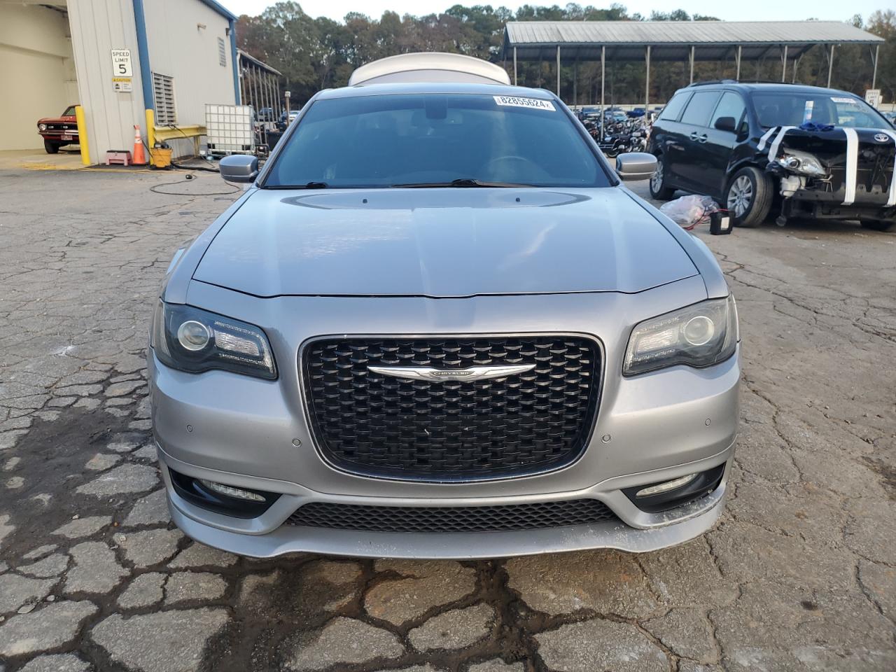 2018 Chrysler 300 - Image 5