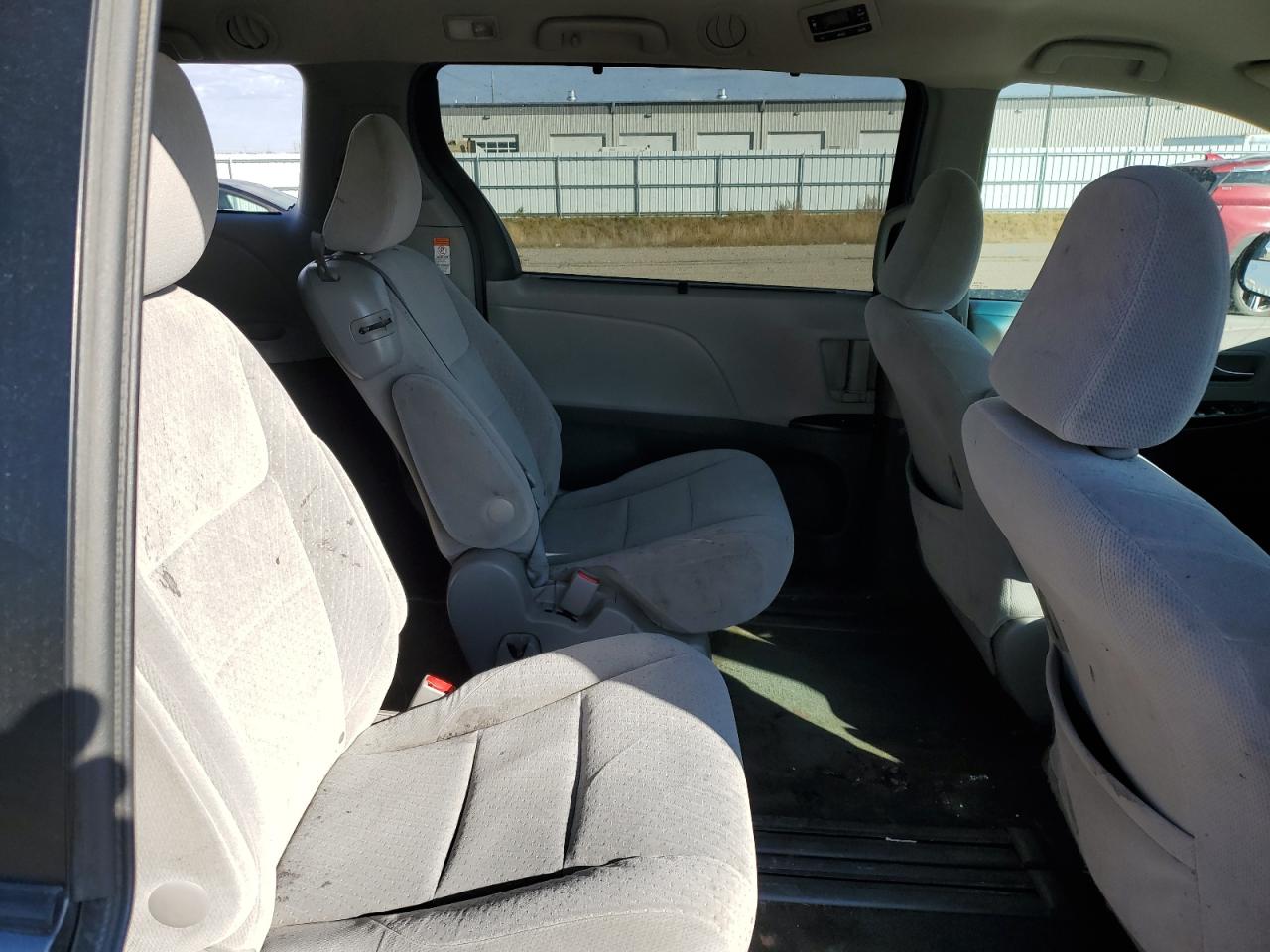 2016 Toyota Sienna - Image 11