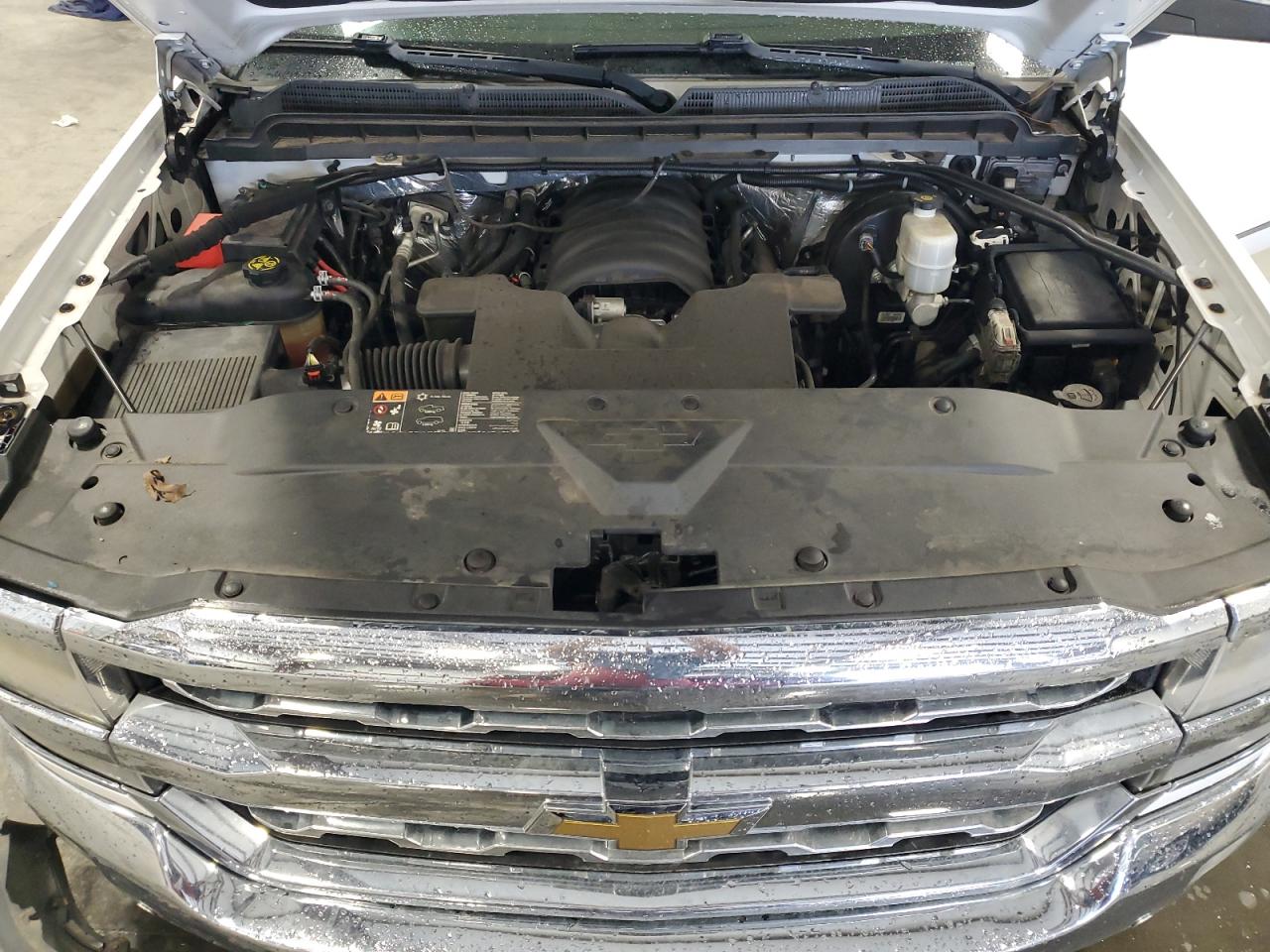 2016 Chevrolet Silverado - Image 11
