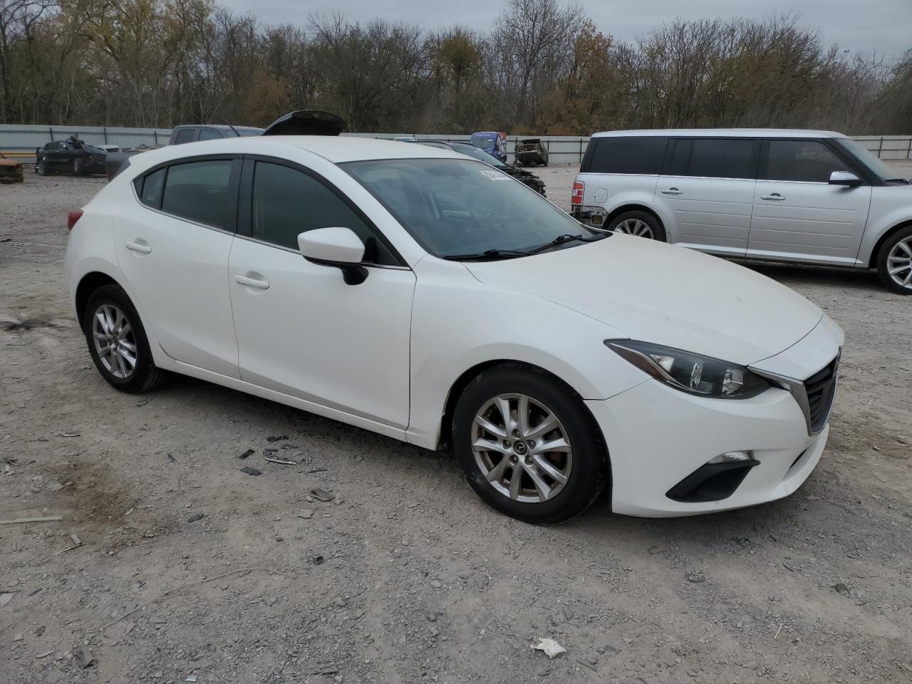 2016 Mazda 3 - Image 4