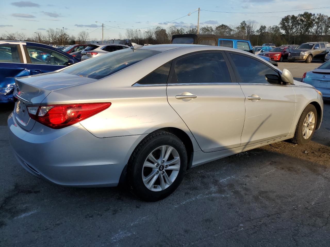 2012 Hyundai Sonata - Image 3