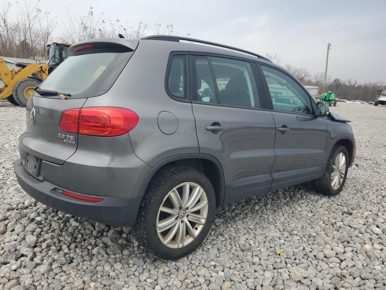 2015 Volkswagen Tiguan - Image 3