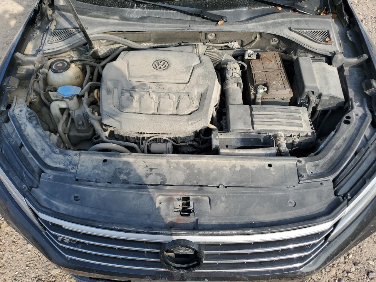 2018 Volkswagen Passat - Image 11