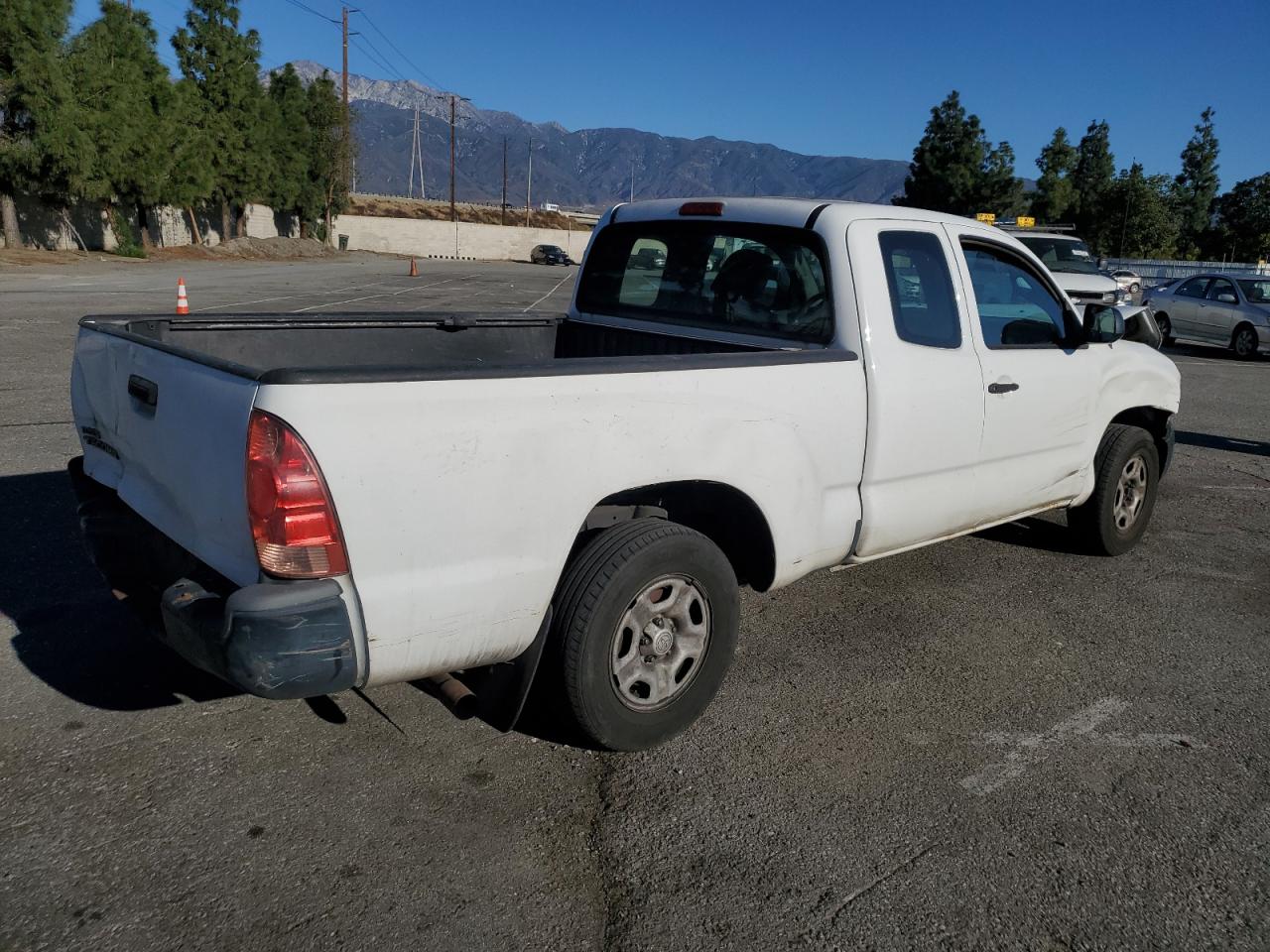 2015 Toyota Tacoma - Image 3