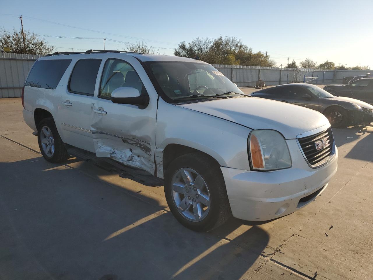 2011 GMC Yukon - Image 4