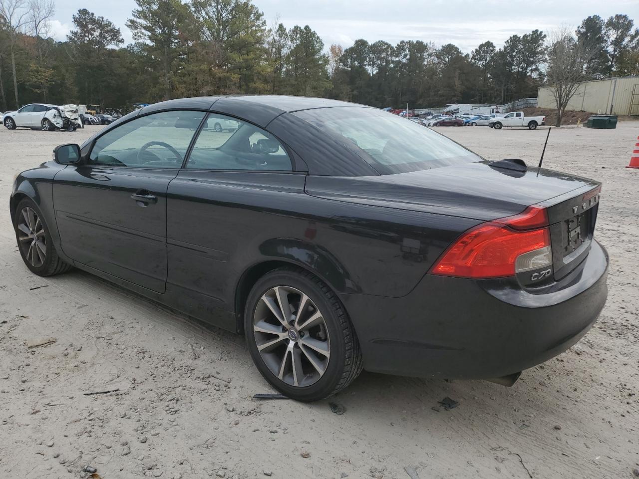 2011 Volvo C70 - Image 2