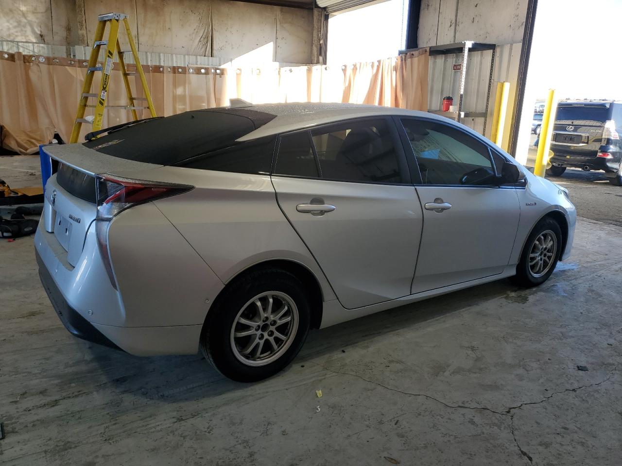 VIN JTDKBRFUXJ3601076 2018 TOYOTA PRIUS no.3