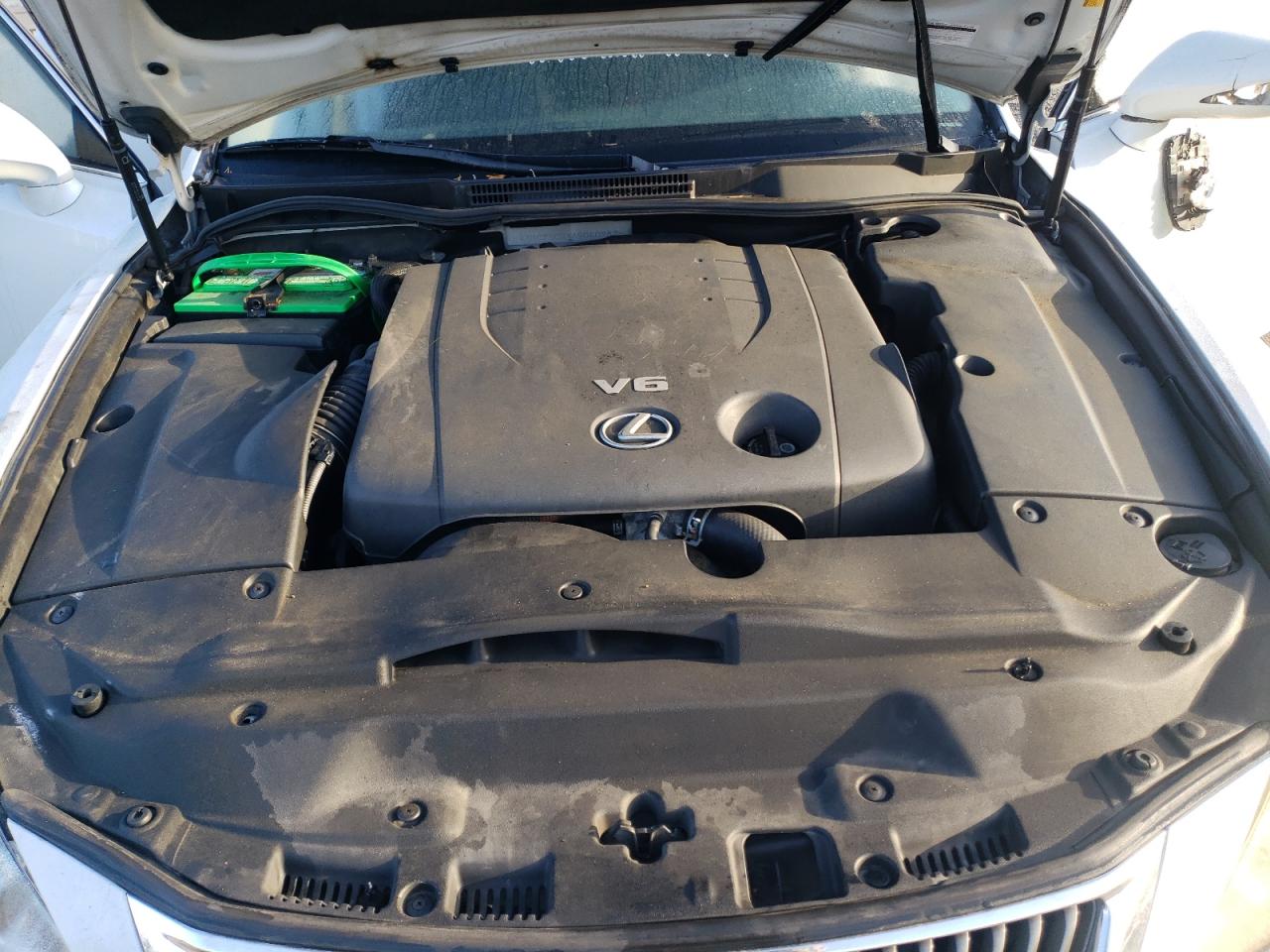 2010 Lexus IS - Image 11