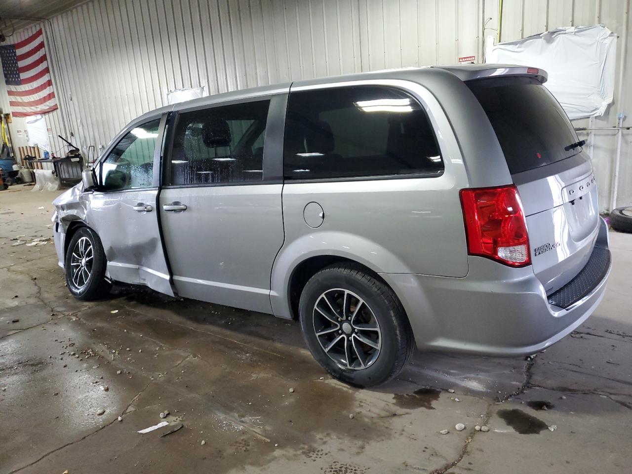 2018 Dodge Caravan - Image 2