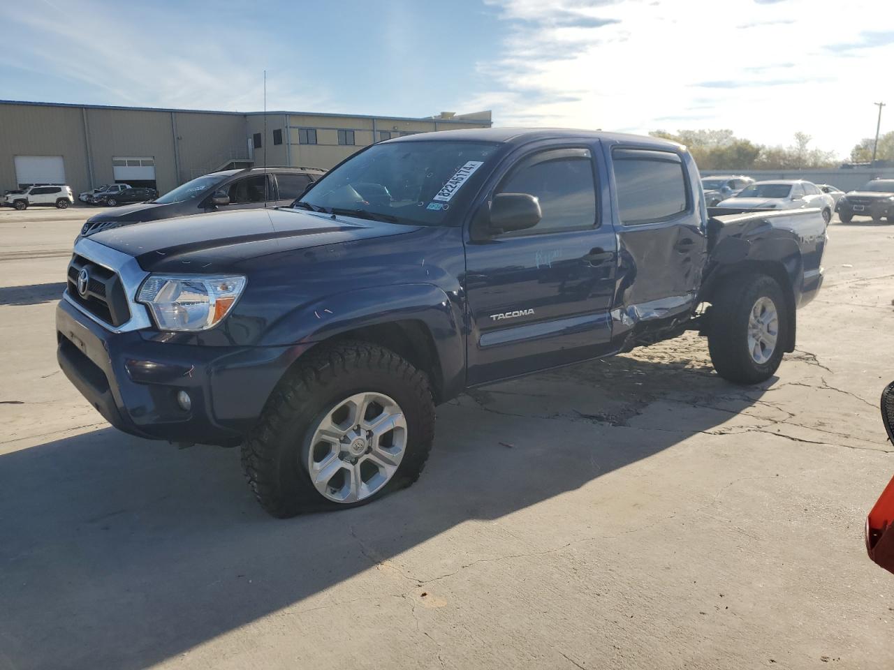 VIN 3TMLU4EN5FM165139 2015 TOYOTA TACOMA no.1