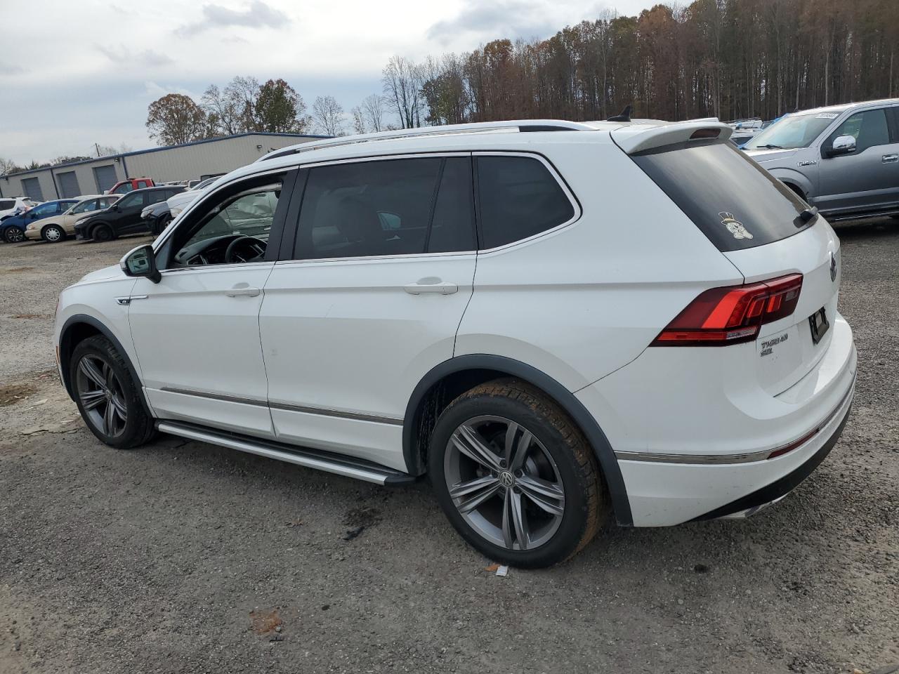 2019 Volkswagen Tiguan - Image 2