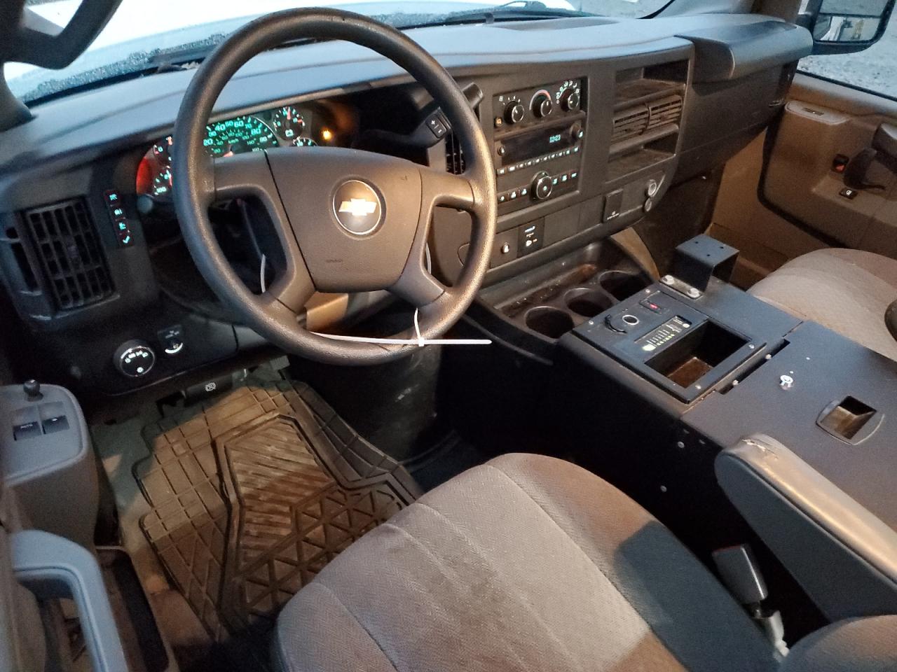 2017 Chevrolet Express - Image 8