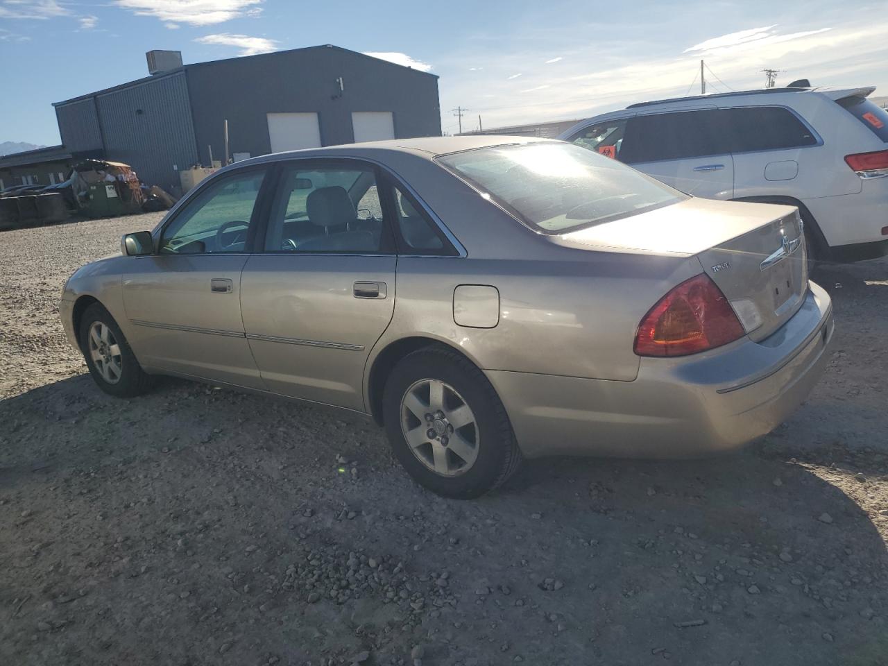 2001 Toyota Avalon - Image 2