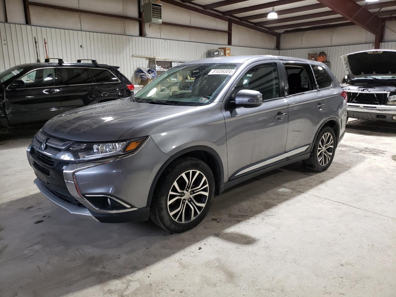 VIN JA4AZ3A35JZ069701 2018 MITSUBISHI OUTLANDER no.1