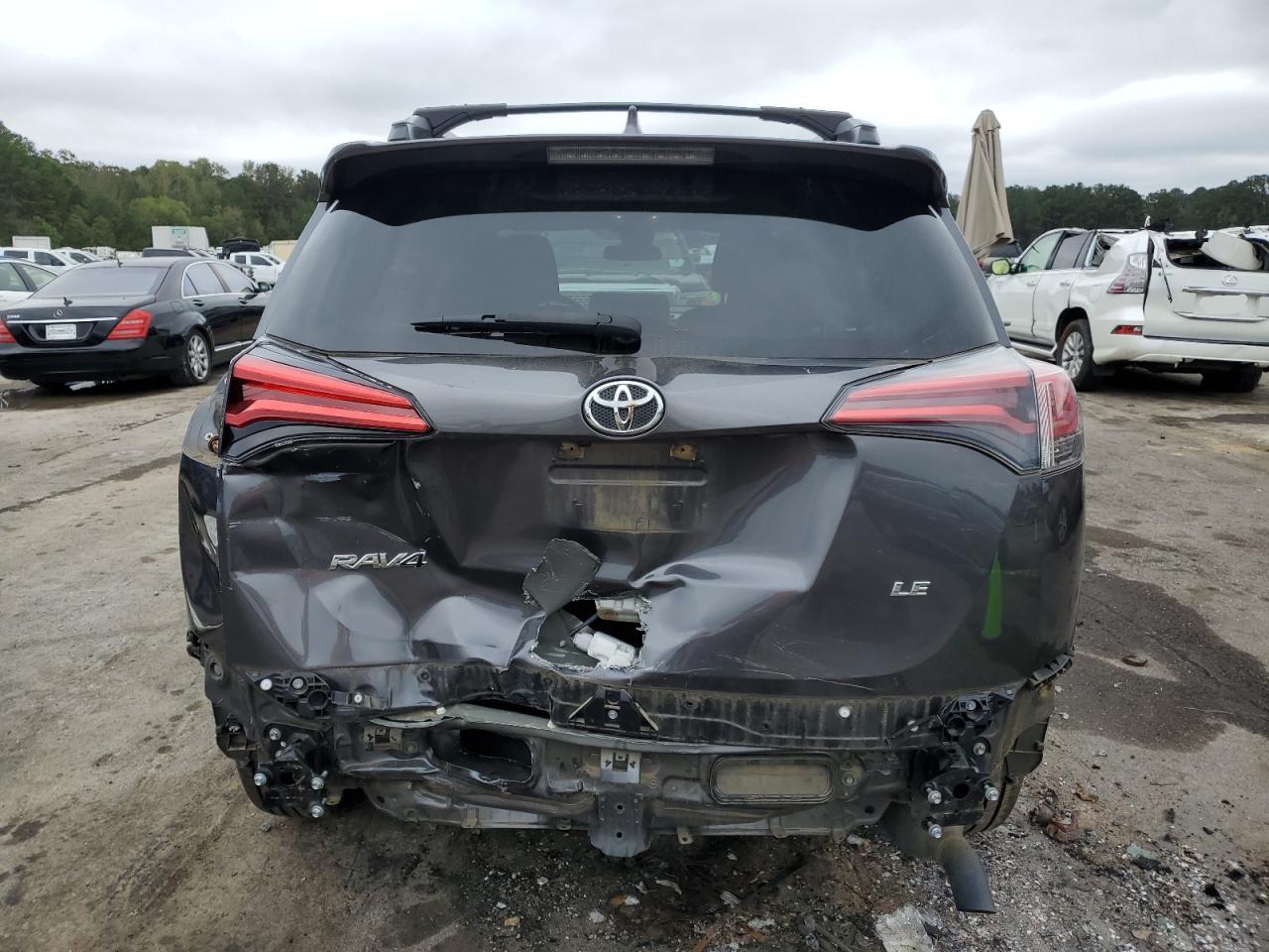 VIN JTMZFREV7JJ152688 2018 TOYOTA RAV4 no.6