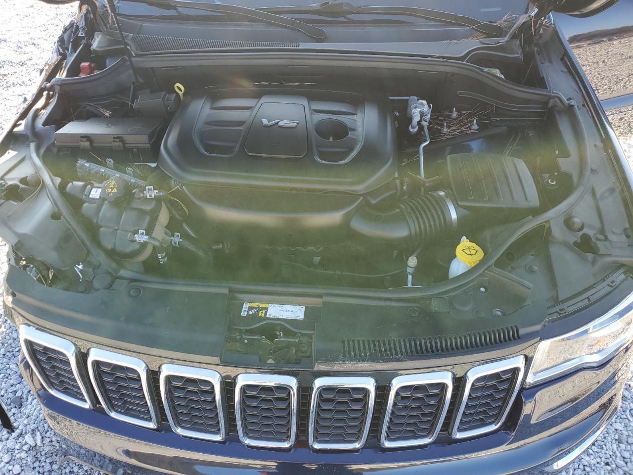 2017 Jeep Grand Cherokee - Image 13