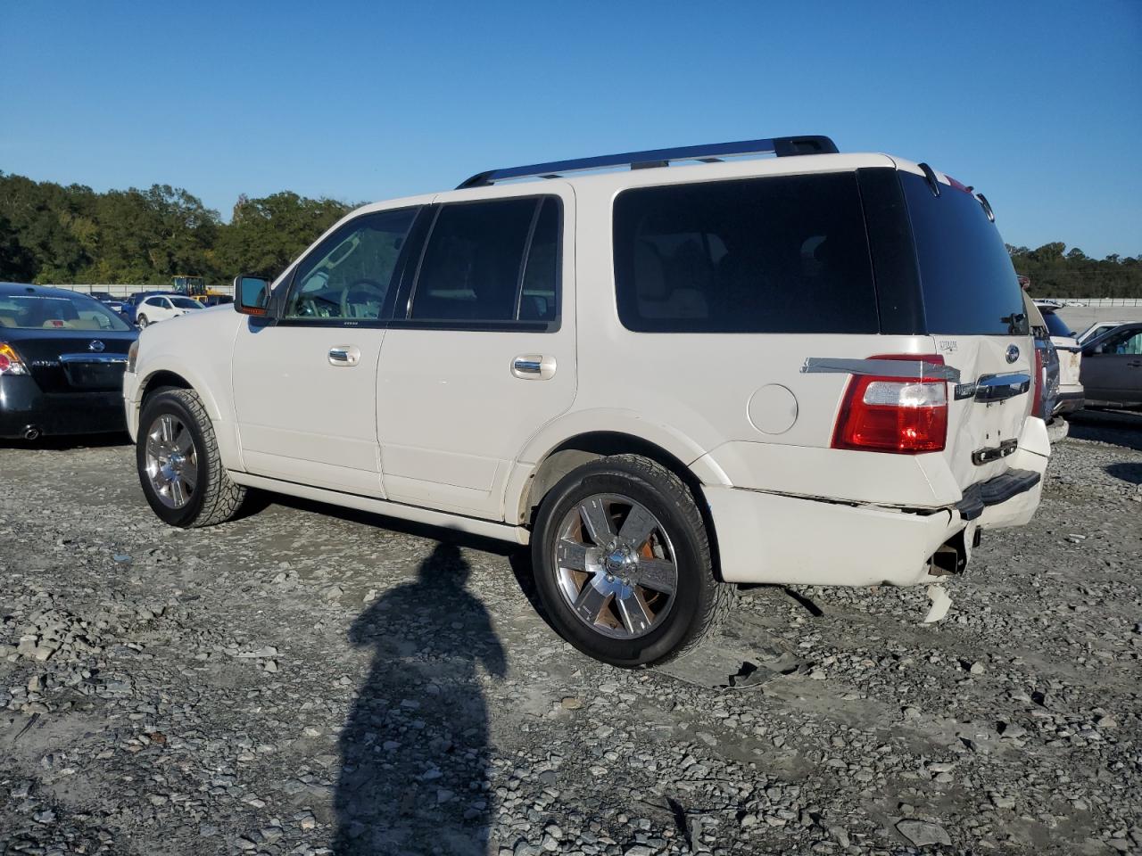2010 Ford Expedition - Image 2