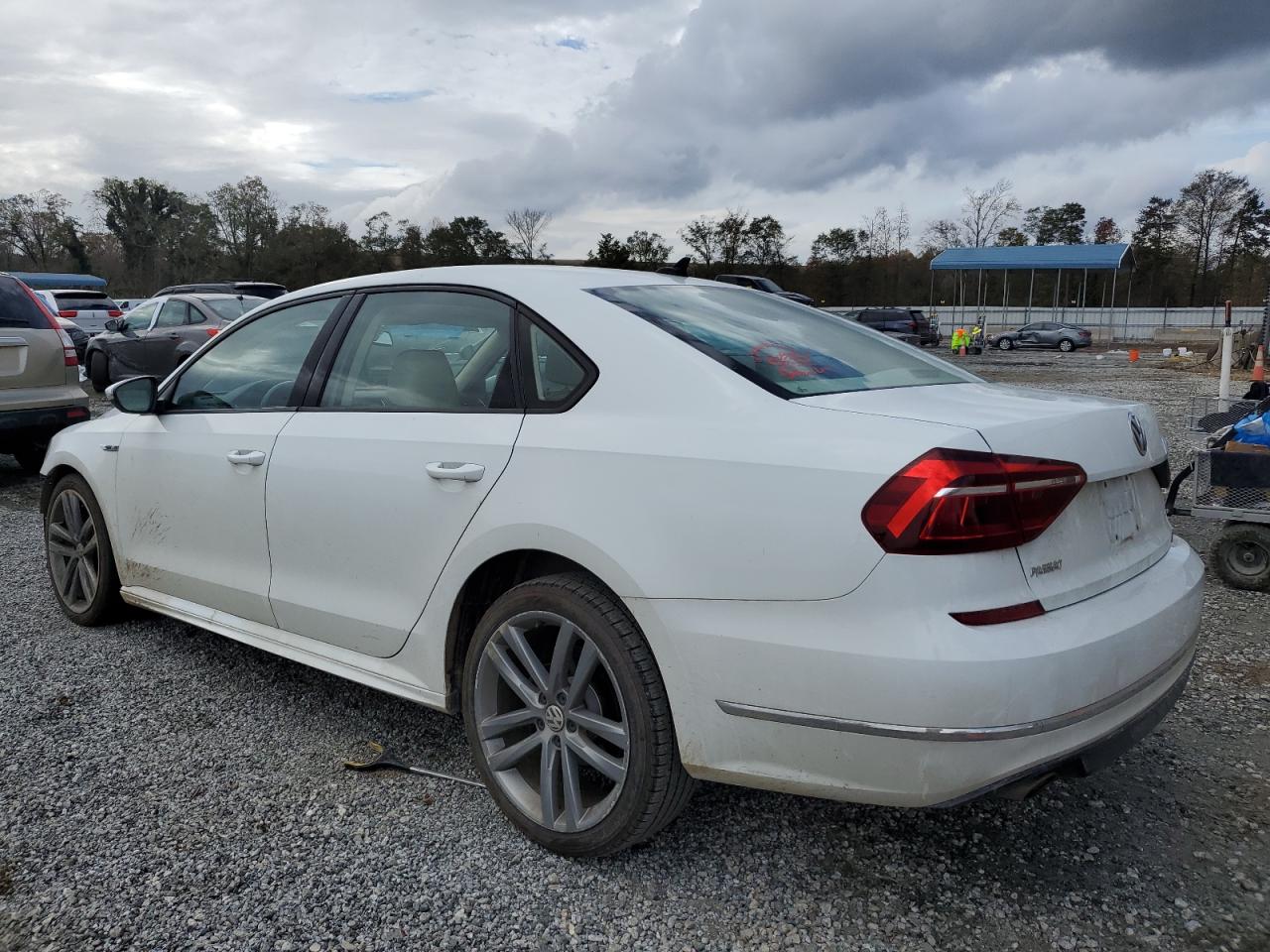 2018 Volkswagen Passat - Image 2