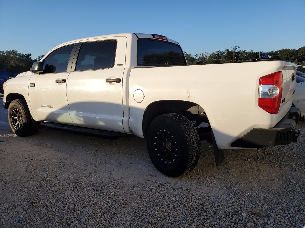 VIN 5TFDW5F14JX731438 2018 TOYOTA TUNDRA no.2