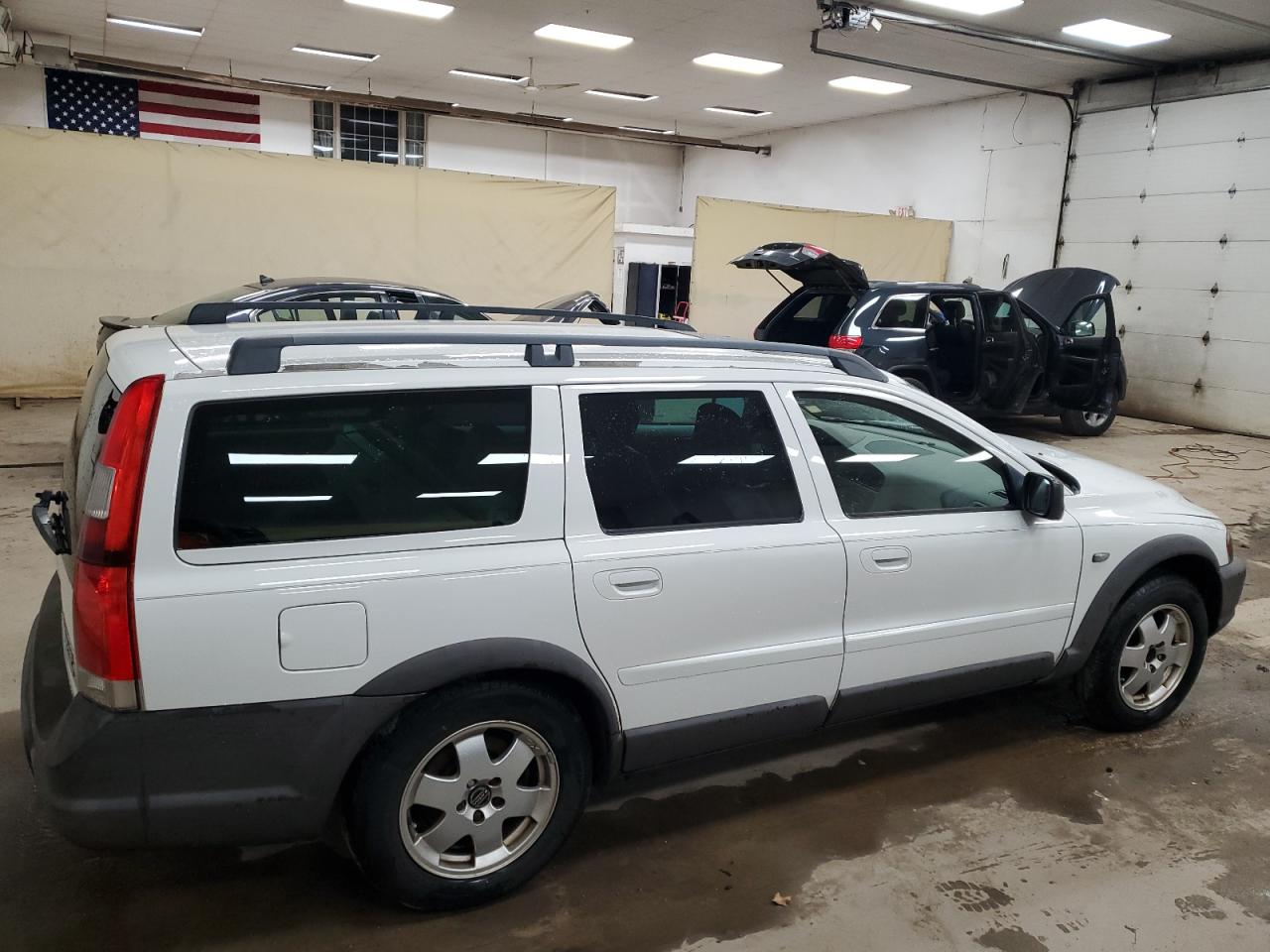 2004 Volvo XC70 - Image 3