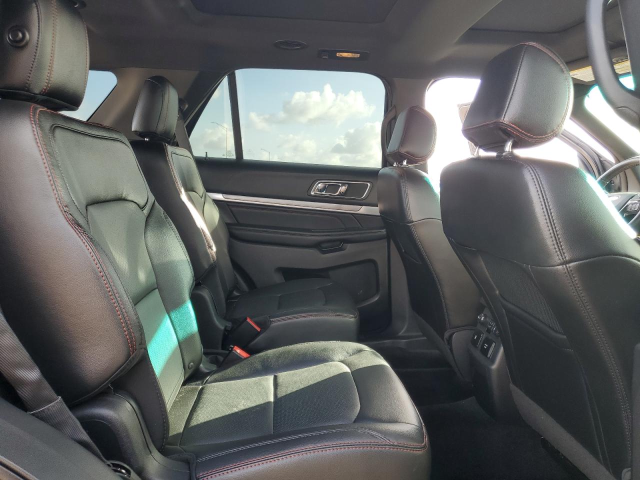 2017 Ford Explorer - Image 10