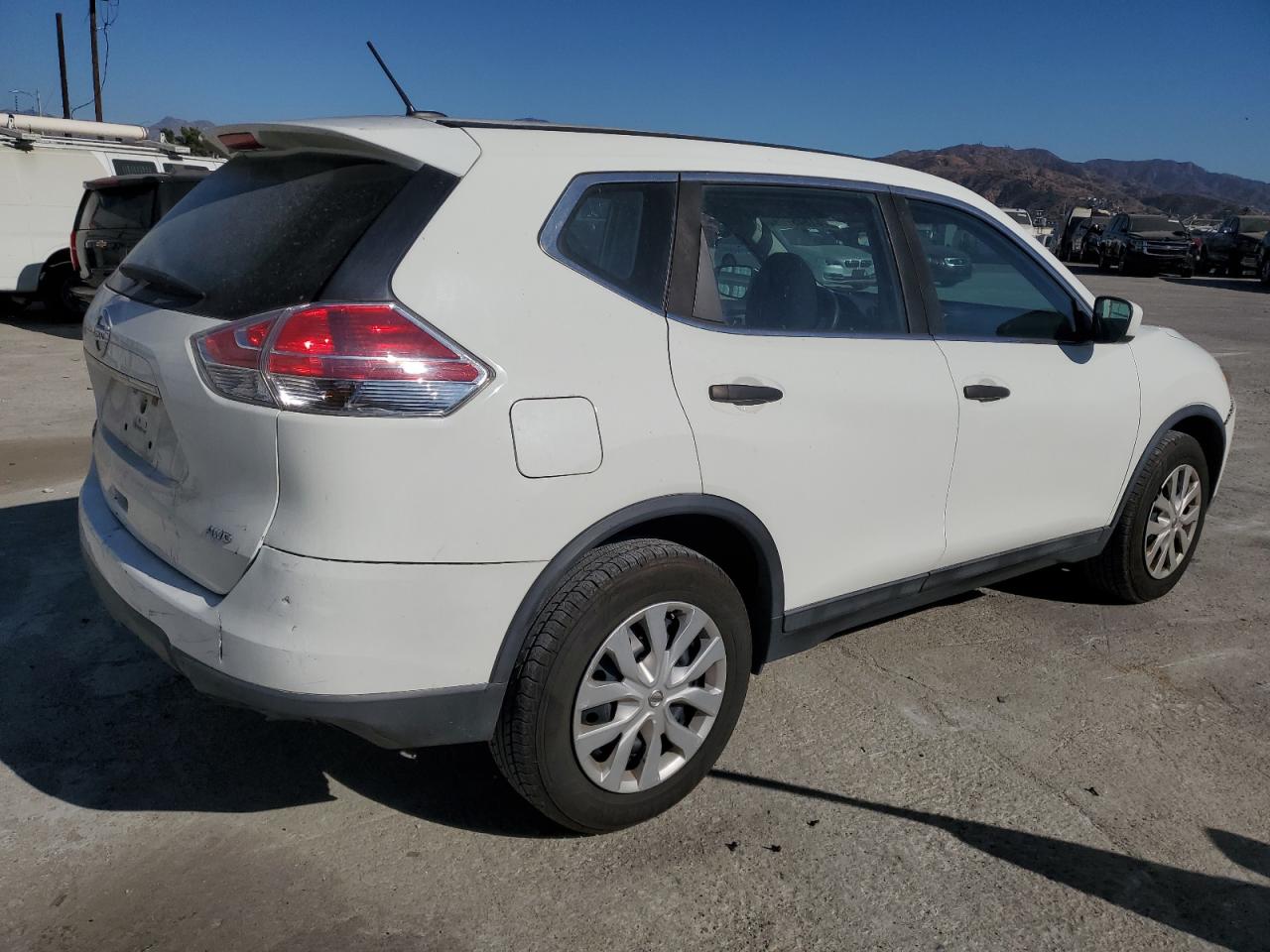 2016 Nissan Rogue - Image 3