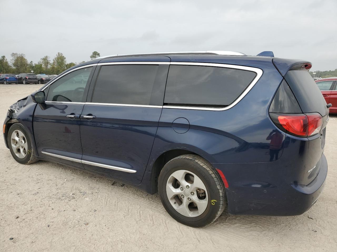 2017 Chrysler Pacifica - Image 2