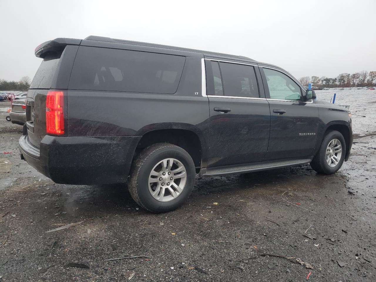 VIN 1GNSKHKC0JR160439 2018 CHEVROLET SUBURBAN no.3