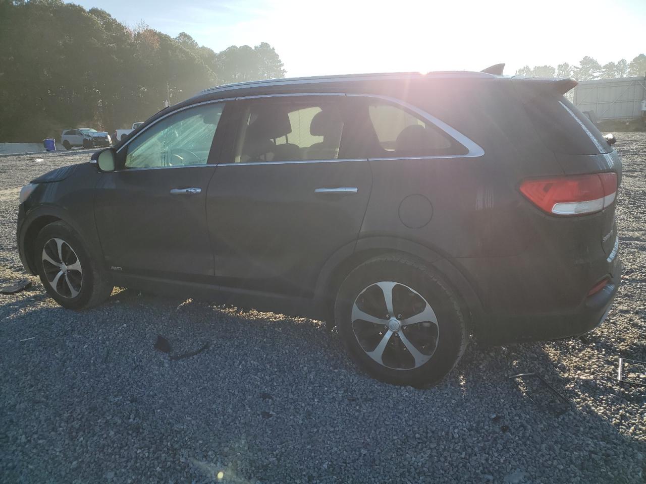 5XYPHDA11HG216127 2017 KIA SORENTO - Image 2