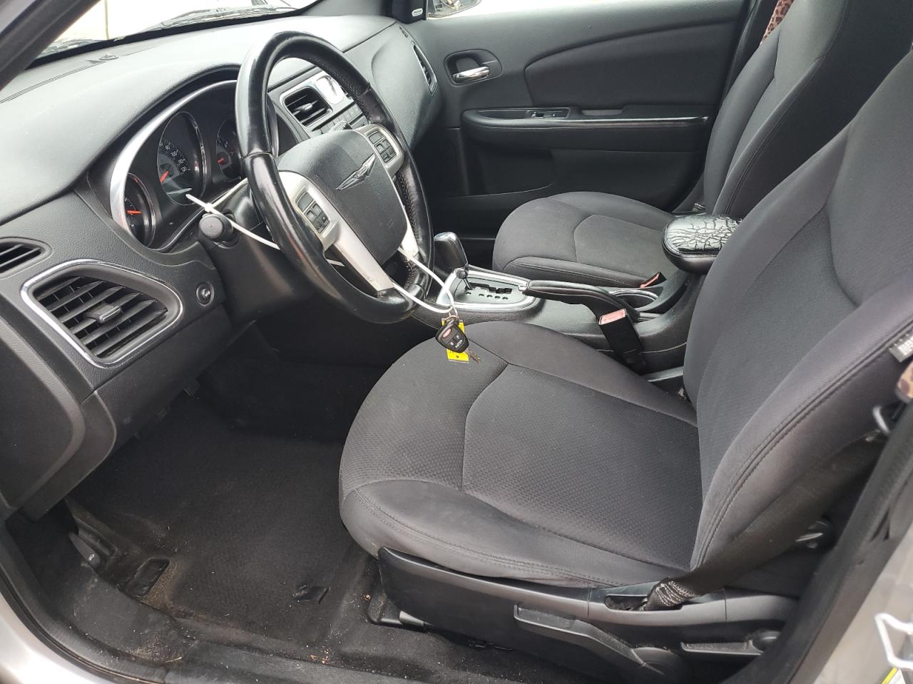 2013 Chrysler 200 - Image 7